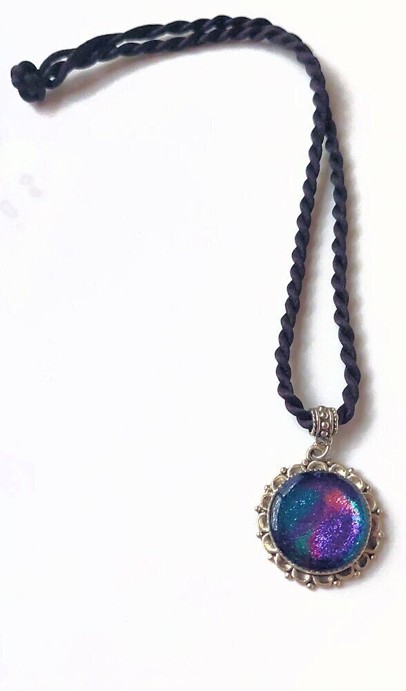 Reversible Multi-color Glitter in Resin Round Scalloped Pendant Necklace OOAK